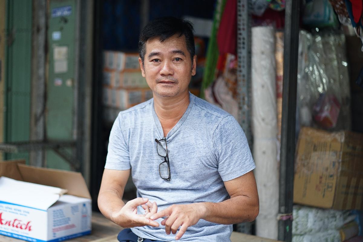 Kh&oacute;i vẫn &acirc;m ỉ sau vụ ch&aacute;y chợ Bi&ecirc;n H&ograve;a: Tiểu thương thất thần trước mất m&aacute;t lớn - Ảnh 4.