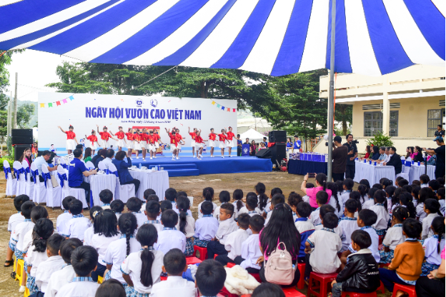 Hơn 500 học sinh v&ugrave;ng cao L&acirc;m Đồng tham gia Ng&agrave;y hội Vươn cao Việt Nam  - Ảnh 1.