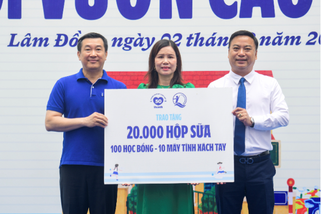 Hơn 500 học sinh v&ugrave;ng cao L&acirc;m Đồng tham gia Ng&agrave;y hội Vươn cao Việt Nam  - Ảnh 2.