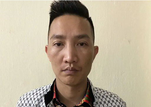 Nhiều cảnh sát xuất hiện tại nhà Huấn Hoa Hồng ở Hà Nội ngày 6 / 8 - Ảnh 8. Nhiều cảnh sát xuất hiện tại nhà Huấn Hoa Hồng ở Hà Nội ngày 6 / 8 - Ảnh 8.