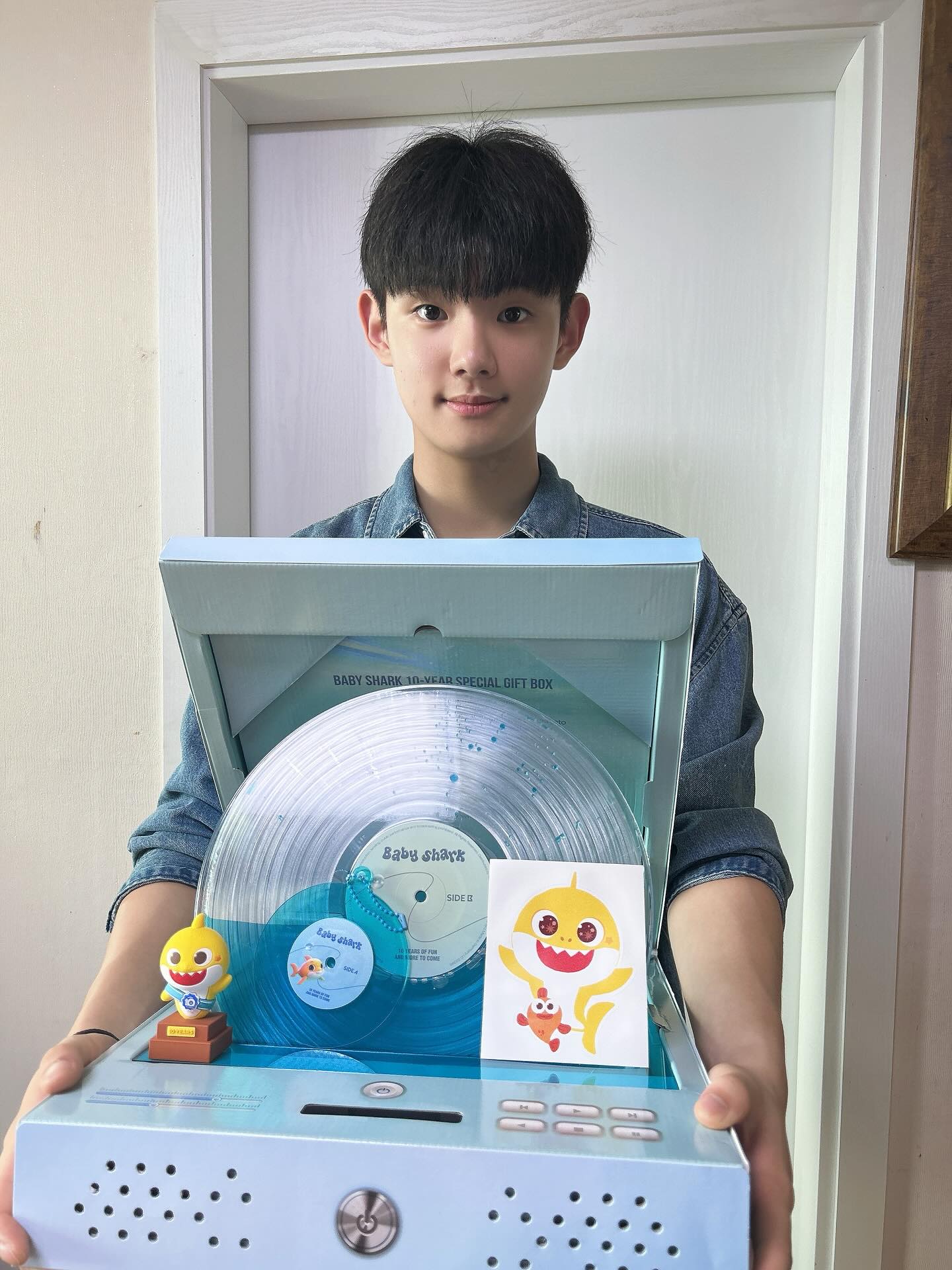 Đ&acirc;y l&agrave; cậu b&eacute; trong MV Baby Shark ở tuổi 18 sao!- Ảnh 2.