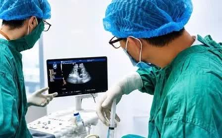 Truyền ối cứu thai nhi cạn ối từ tuần thứ 20: H&agrave;nh tr&igrave;nh kỳ diệu của mẹ v&agrave; b&eacute; - Ảnh 1.