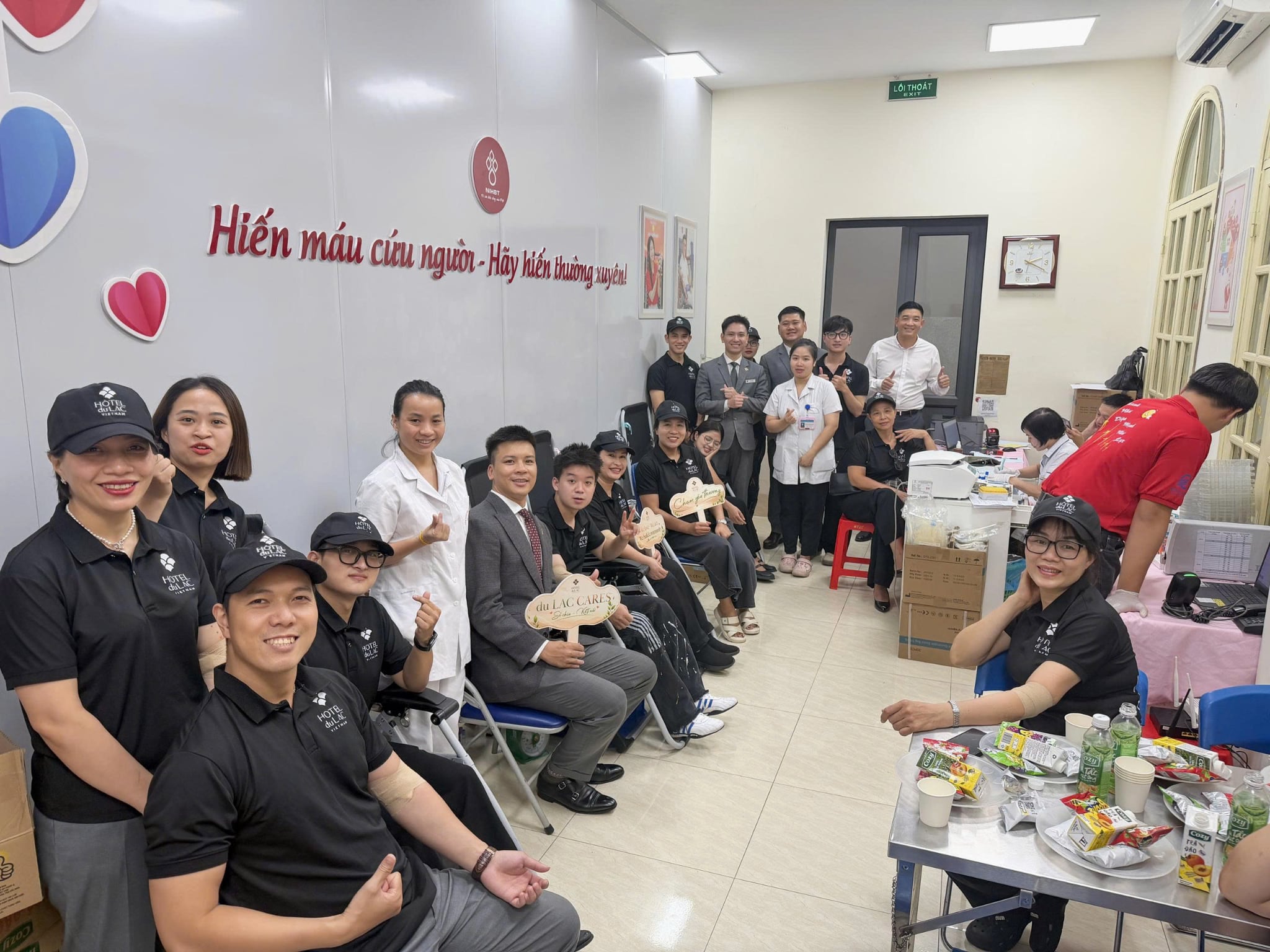 Trao giọt m&aacute;u hồng: Chạm vạn tr&aacute;i tim, lan tỏa t&igrave;nh người - Ảnh 1.
