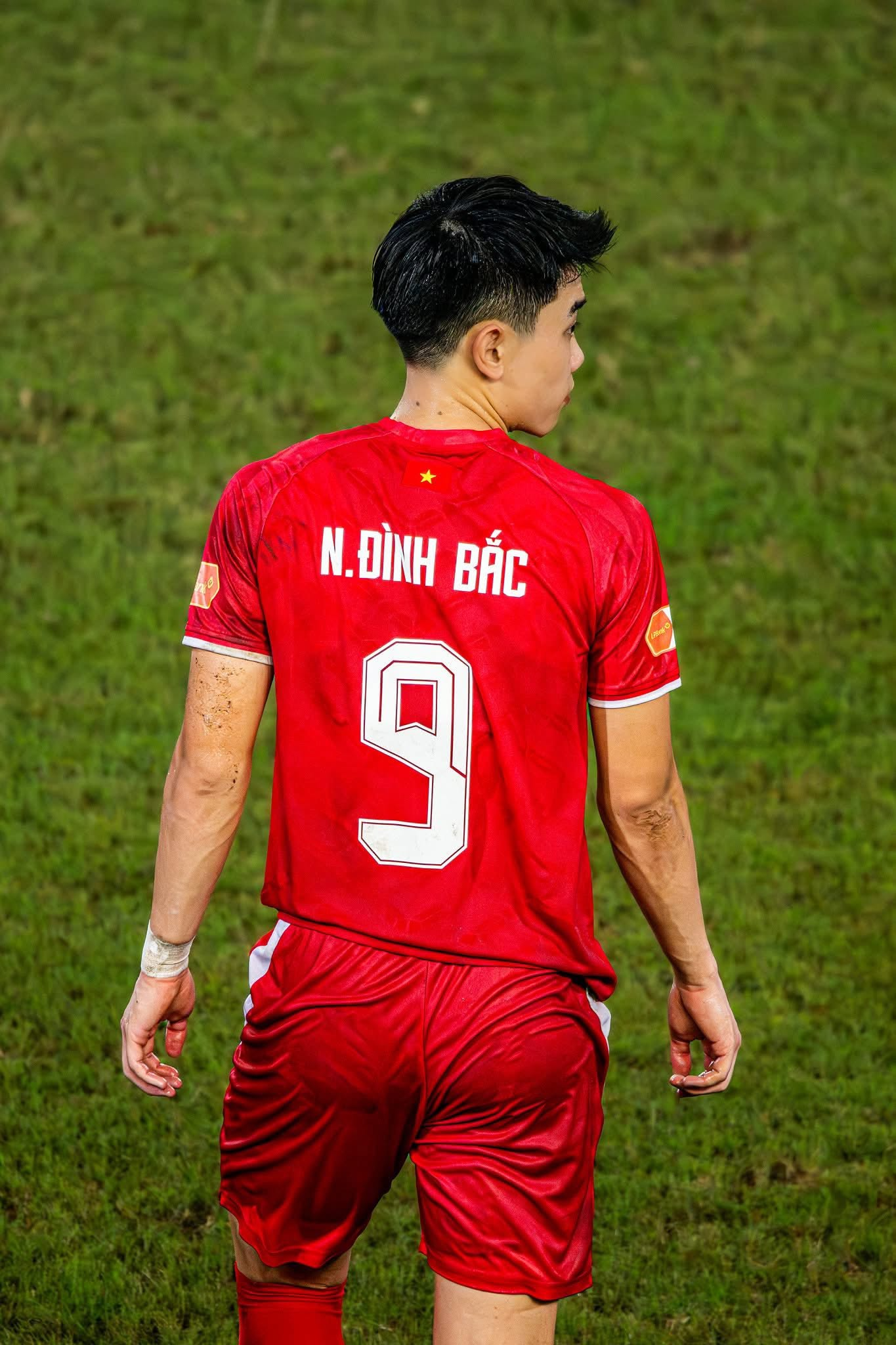 Đình Bắc từ Cậu bé đen nhẻm thành ngôi sao bóng đá nổi bật của Việt Nam năm 2026 - Ảnh 3. Đình Bắc từ Cậu bé đen nhẻm thành ngôi sao bóng đá nổi bật của Việt Nam năm 2026 - Ảnh 3.