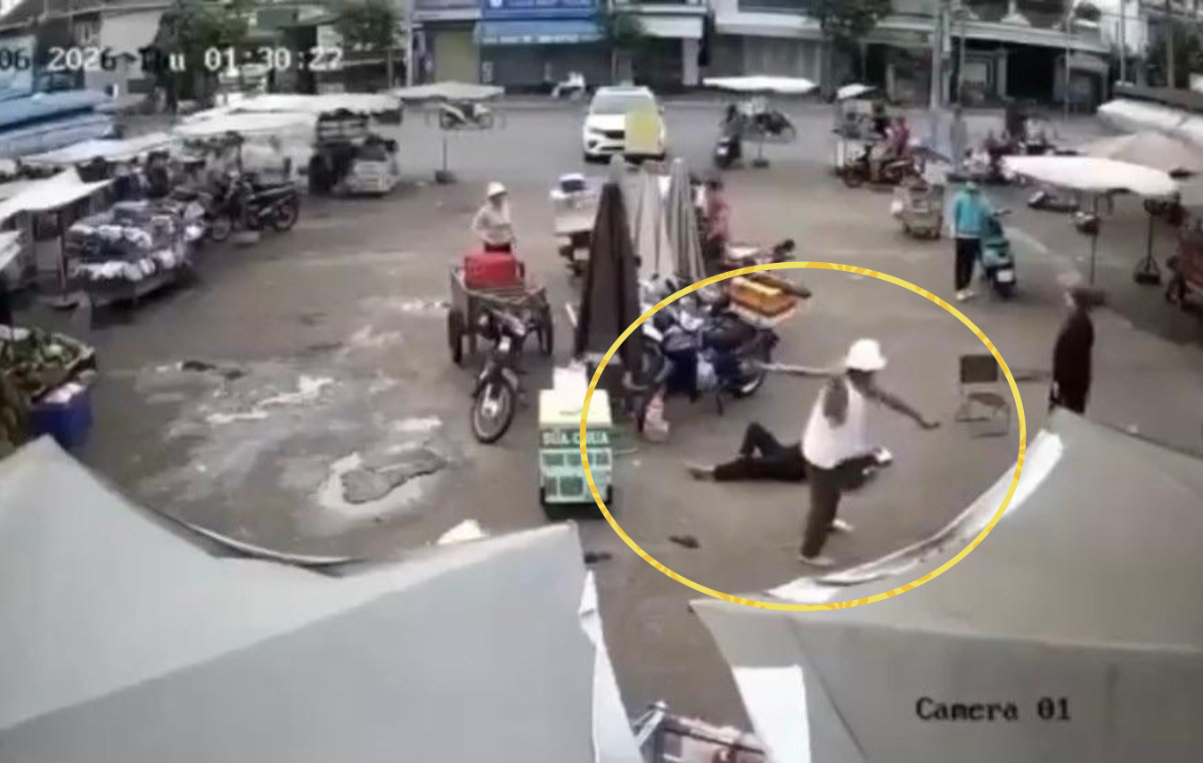 Vụ người phụ nữ bị đ&acirc;m trọng thương tại chợ h&ograve;a Long: H&eacute; lộ mối quan hệ phức tạp - Ảnh 1.