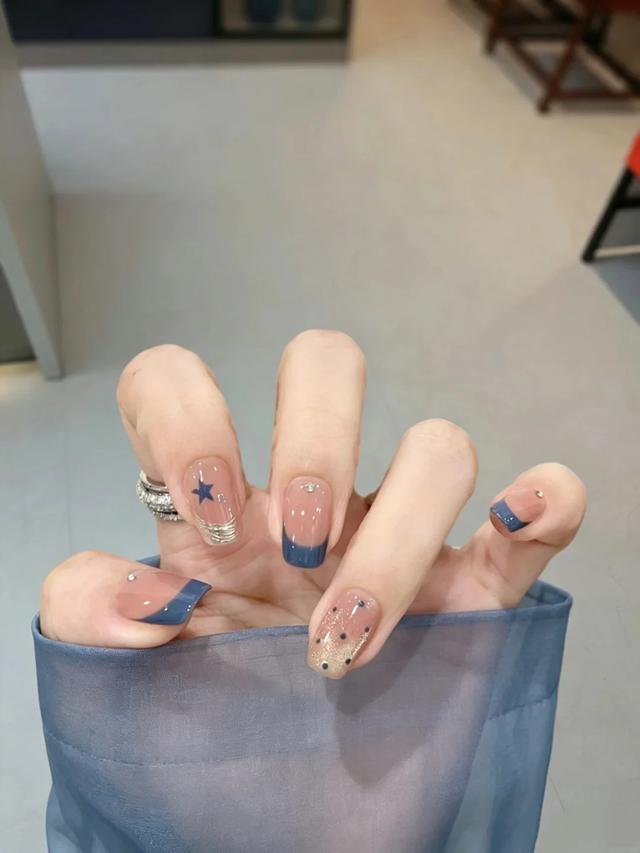 8 xu hướng nail m&ugrave;a thu 2026: C&agrave;ng tối giản c&agrave;ng sang, chuẩn tinh thần old money - Ảnh 4.