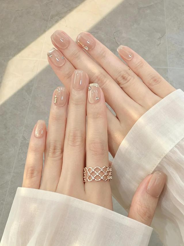 8 xu hướng nail m&ugrave;a thu 2026: C&agrave;ng tối giản c&agrave;ng sang, chuẩn tinh thần old money - Ảnh 5.
