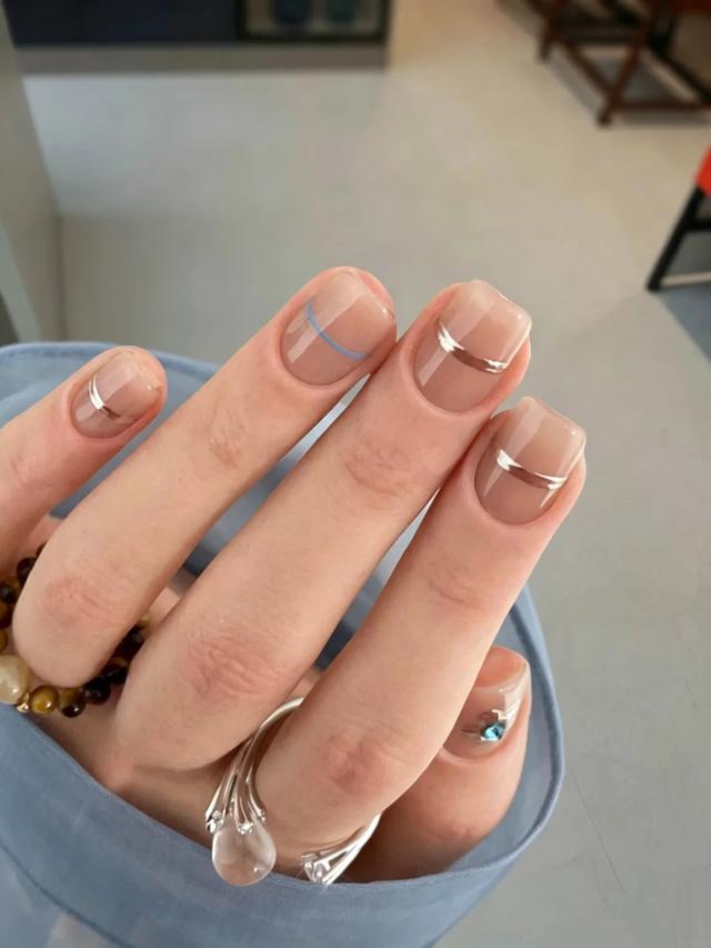 8 xu hướng nail m&ugrave;a thu 2026: C&agrave;ng tối giản c&agrave;ng sang, chuẩn tinh thần old money - Ảnh 6.