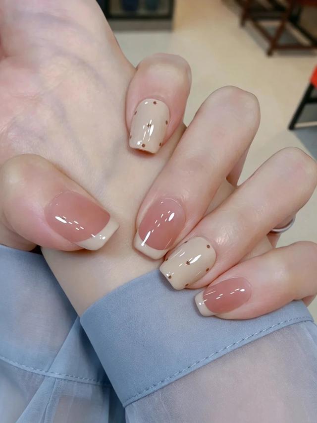 8 xu hướng nail m&ugrave;a thu 2026: C&agrave;ng tối giản c&agrave;ng sang, chuẩn tinh thần old money - Ảnh 8.