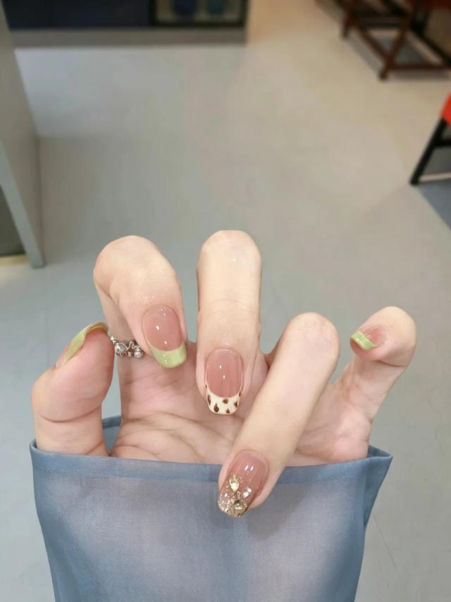 8 xu hướng nail m&ugrave;a thu 2026: C&agrave;ng tối giản c&agrave;ng sang, chuẩn tinh thần old money - Ảnh 11.