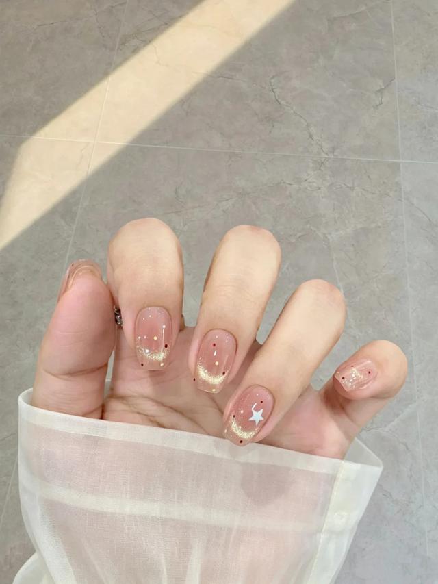 8 xu hướng nail m&ugrave;a thu 2026: C&agrave;ng tối giản c&agrave;ng sang, chuẩn tinh thần old money - Ảnh 9.