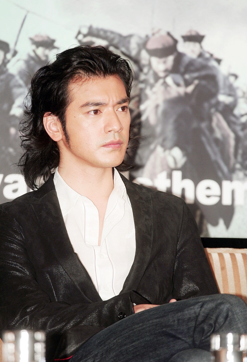 Sao nam b&iacute; ẩn nhất showbiz: Sở hữu t&agrave;i sản ngh&igrave;n tỷ nhưng sống như 