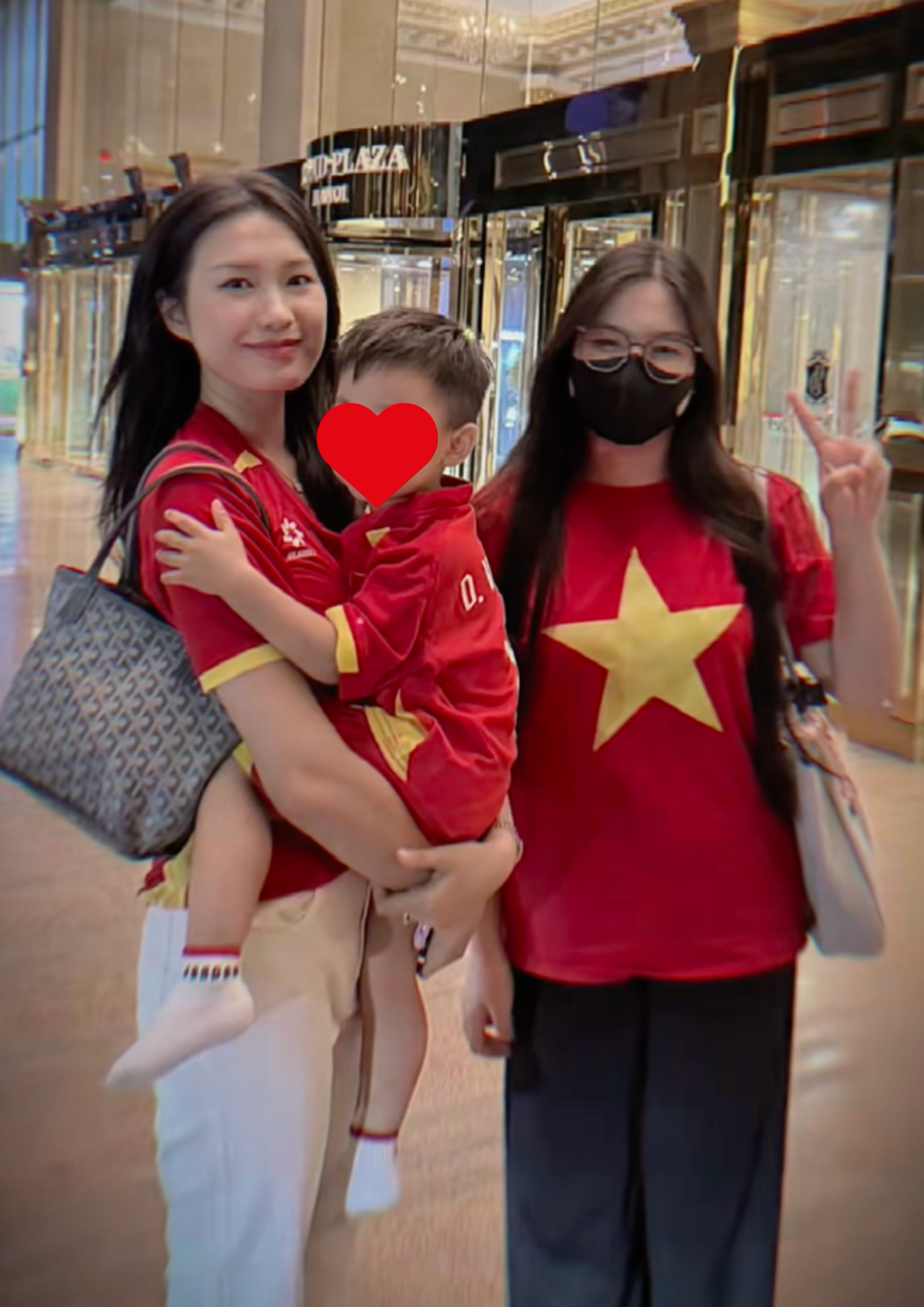Do&atilde;n Hải My bế con trai đến kh&aacute;ch sạn , khoảnh khắc mẹ v&agrave; b&eacute; đầy cảm x&uacute;c - Ảnh 1.