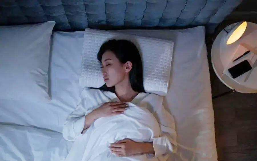 Không chỉ đồ ngọt: 3 nhóm thực phẩm quen thuộc có thể khiến đường huyết tăng và vòng eo ngày càng lớn - Ảnh 3.