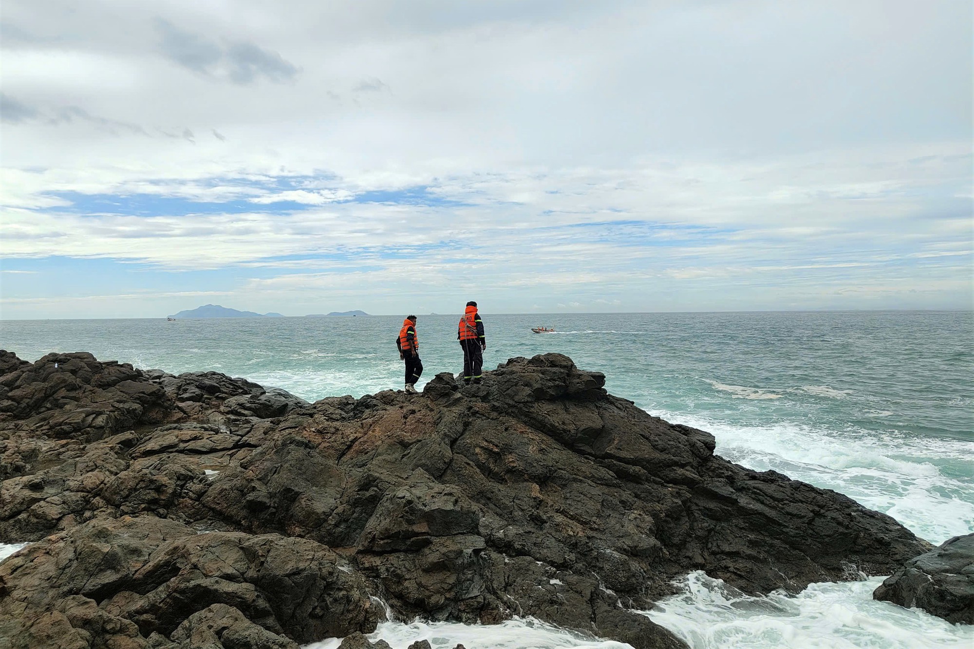 Em trai kể giây phút chị gái bị sóng cuốn ở Mũi Nghê: Em trai kể giây phút chị gái bị sóng cuốn ở Mũi Nghê: