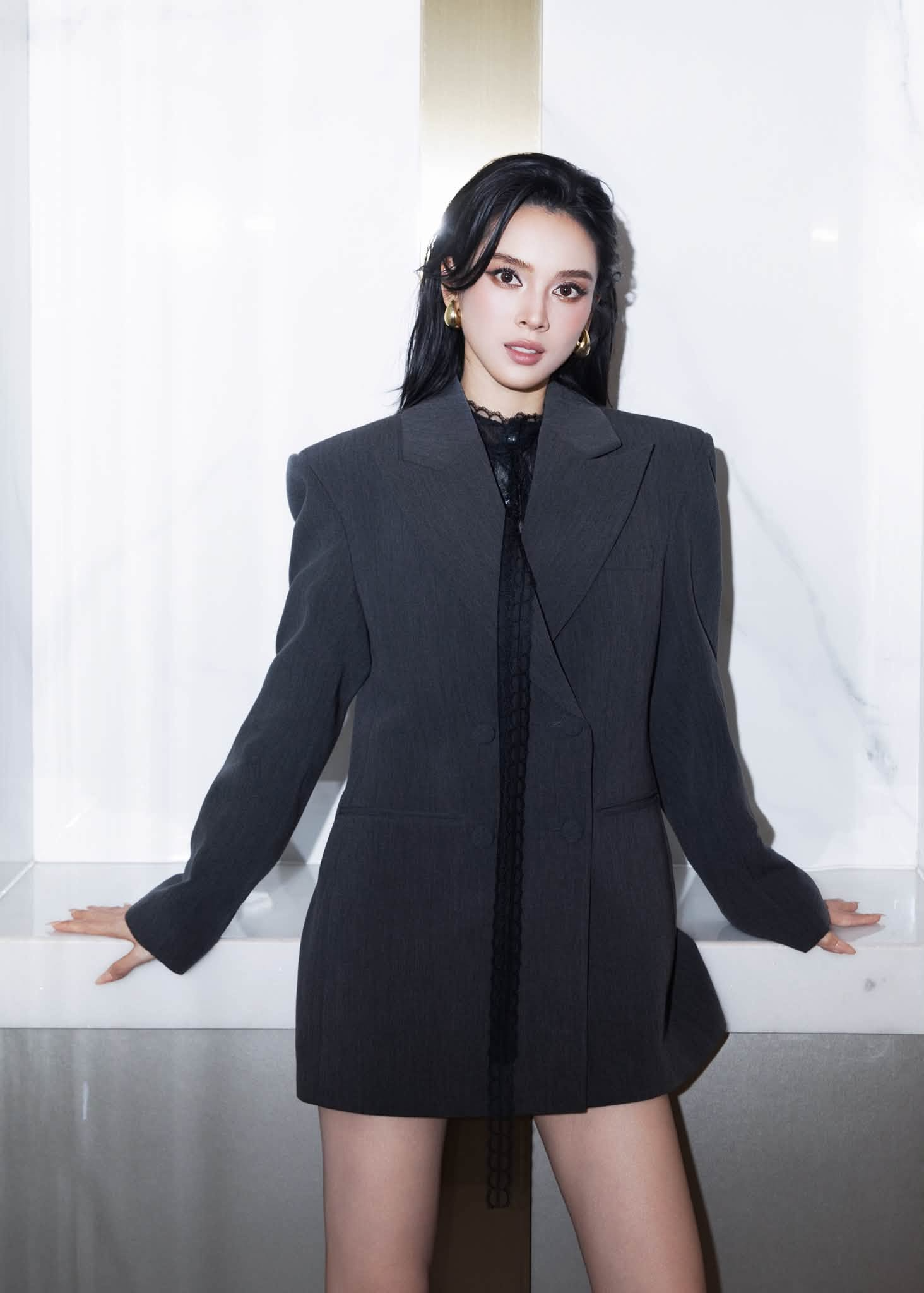Mỹ nh&acirc;n c&oacute; con ri&ecirc;ng cưới thiếu gia miền T&acirc;y: Lộ diện sau thời gian mất h&uacute;t khỏi showbiz, đ&ocirc;i ch&acirc;n khẳng khiu g&acirc;y ch&uacute; &yacute;  - Ảnh 4.