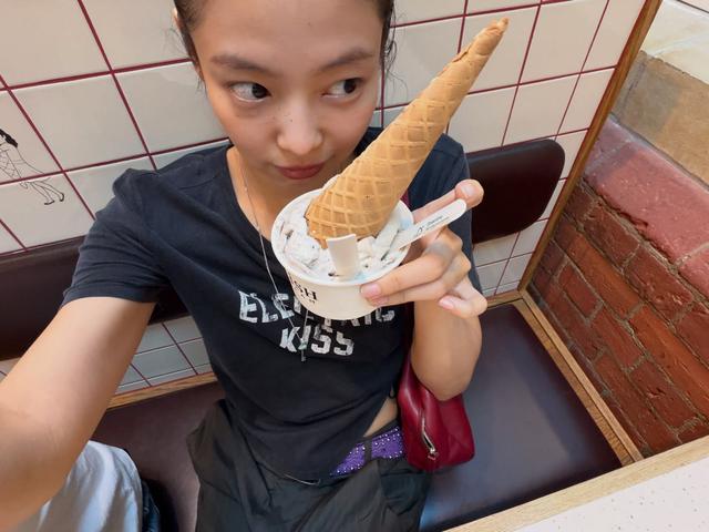 T&igrave;m ra c&aacute;ch để da kh&ocirc;ng t&igrave; vết như Jennie- Ảnh 2.