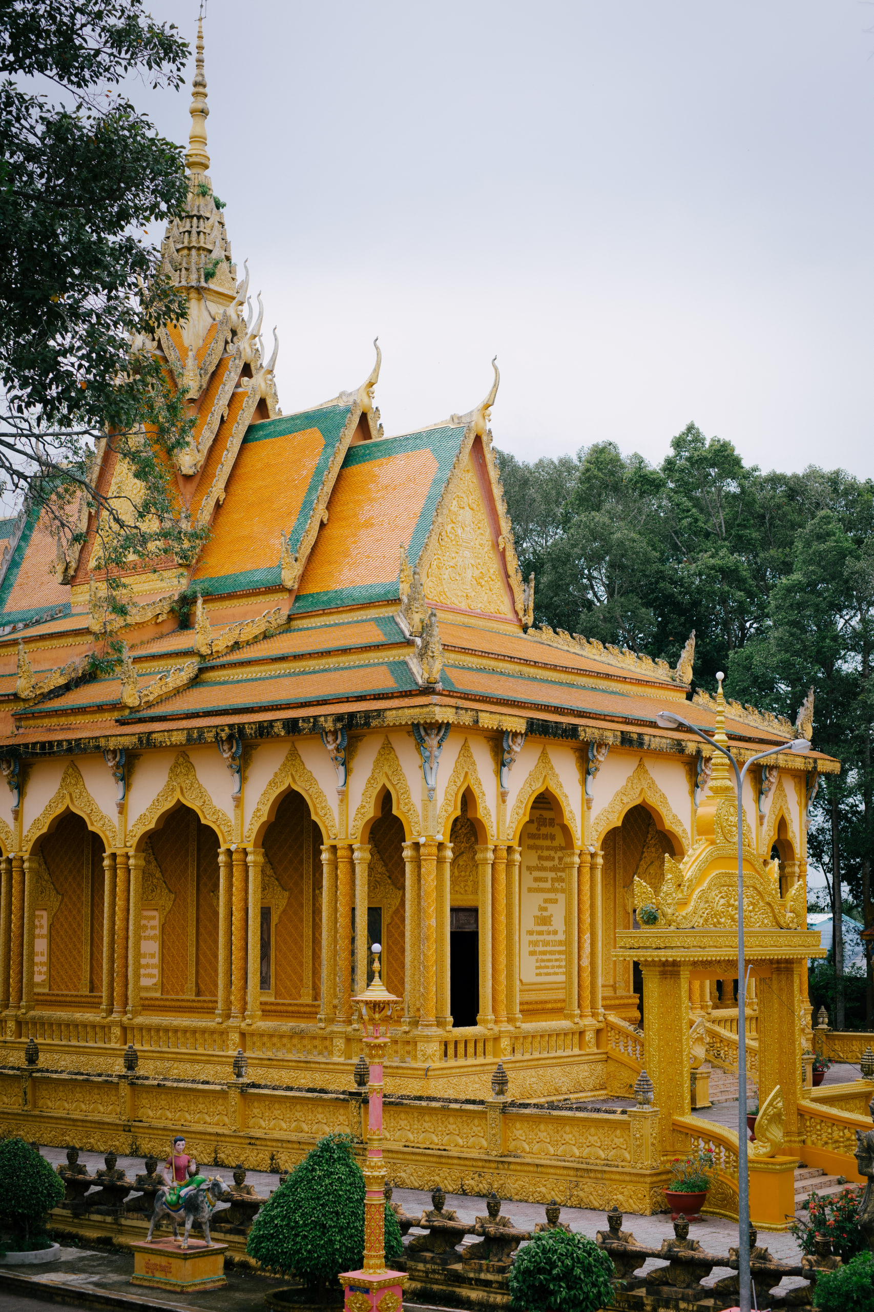 Lượng kh&aacute;ch tăng vọt đến Tr&agrave; Vinh sau MV Phương Mỹ Chi với ảnh check - in đẹp - Ảnh 32.
