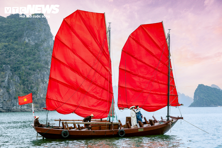 Nghệ nh&acirc;n L&ecirc; Đức Chắn v&agrave; thuyền buồm c&aacute;nh dơi độc đ&aacute;o tr&ecirc;n Vịnh Hạ Long - Ảnh 6.