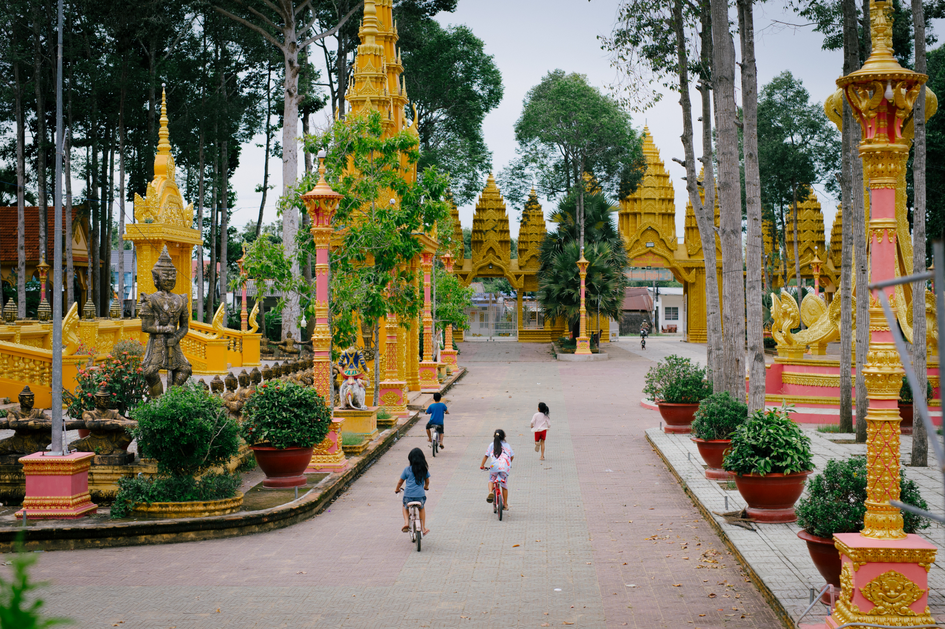 Lượng kh&aacute;ch tăng vọt đến Tr&agrave; Vinh sau MV Phương Mỹ Chi với ảnh check - in đẹp - Ảnh 28.