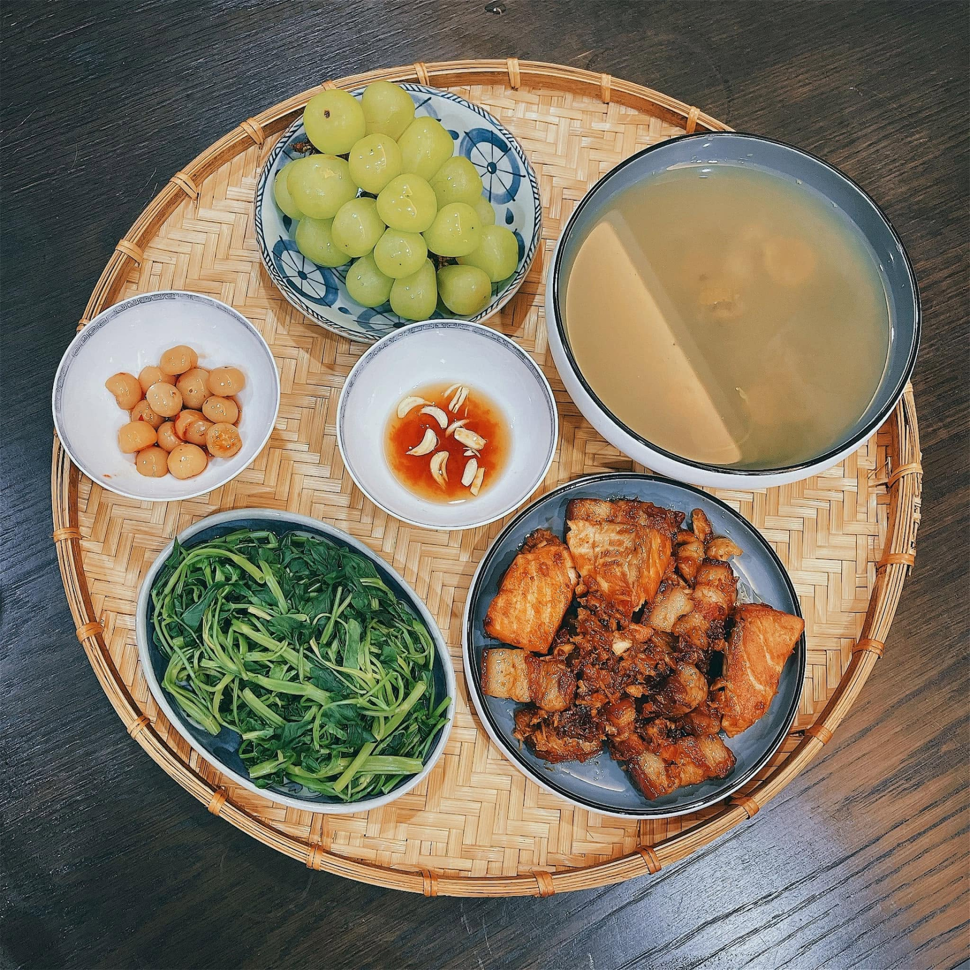 Cơm nh&agrave; MC Thu H&ograve;ai v&agrave; chồng Ph&oacute; chủ tịch: Kh&eacute;o l&eacute;o trong bếp n&uacute;c - Ảnh 6.