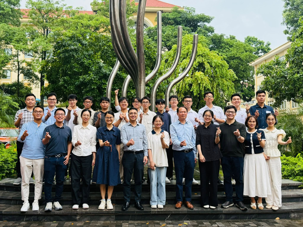 Match Day 2026 vừa kh&eacute;p lại, c&aacute;c bộ m&ocirc;n ĐH Y H&agrave; Nội rần rần khoe d&agrave;n 