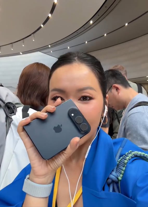 Trải nghiệm iPhone Duo: Si&ecirc;u phẩm gập mới từ Apple tại Apple Park - Ảnh 1.