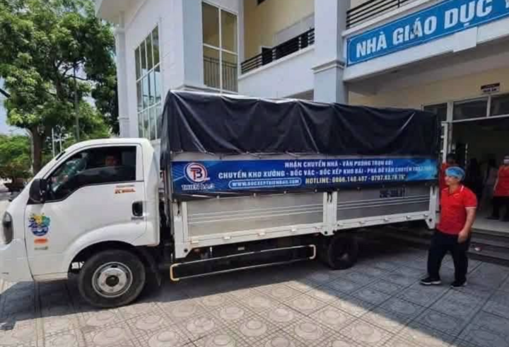 Chấm dứt hợp đồng Nh&agrave; cung cấp suất ăn tại trường Tiểu học Đức Giang - Ảnh 1.