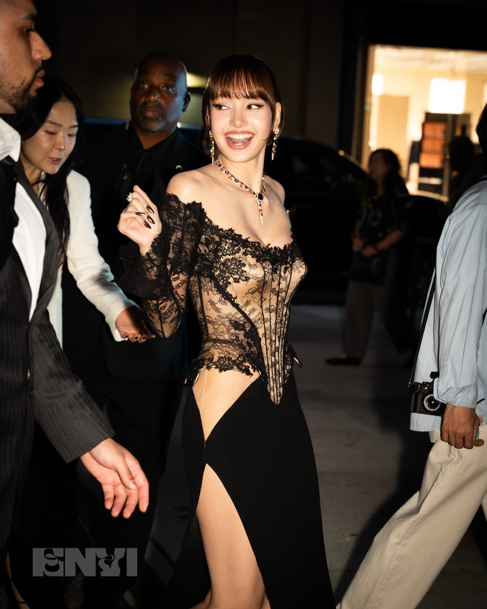 Khung h&igrave;nh 3 mỹ nh&acirc;n nổi bật tại BVLGARI New York - Ảnh 4.