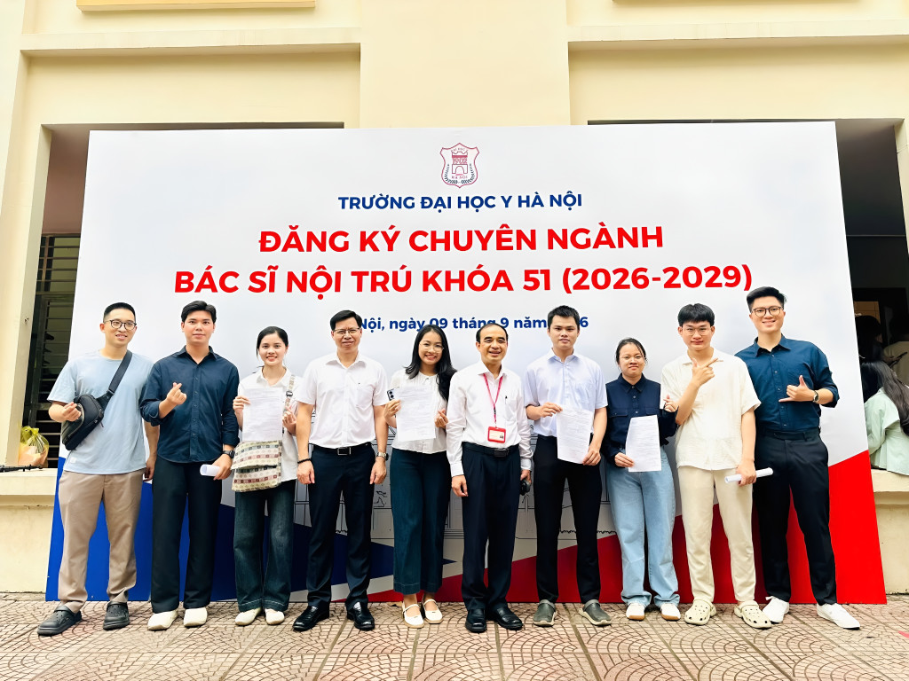 Match Day 2026 vừa kh&eacute;p lại, c&aacute;c bộ m&ocirc;n ĐH Y H&agrave; Nội rần rần khoe d&agrave;n 