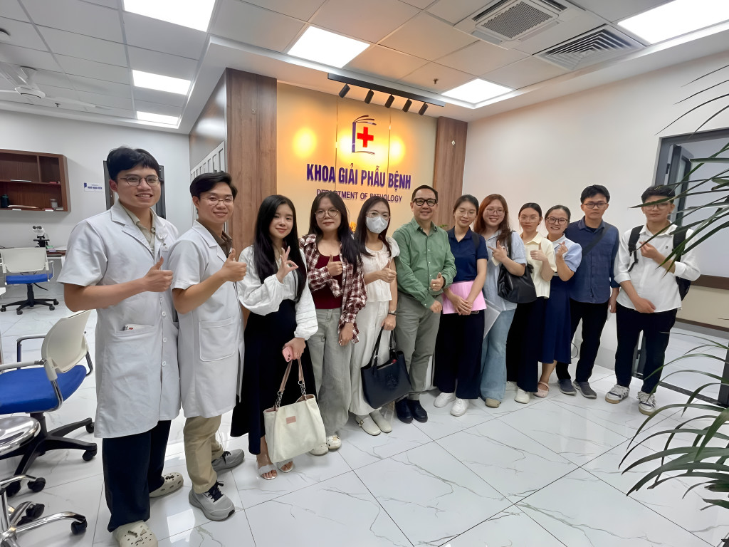 Match Day 2026 vừa kh&eacute;p lại, c&aacute;c bộ m&ocirc;n ĐH Y H&agrave; Nội rần rần khoe d&agrave;n 