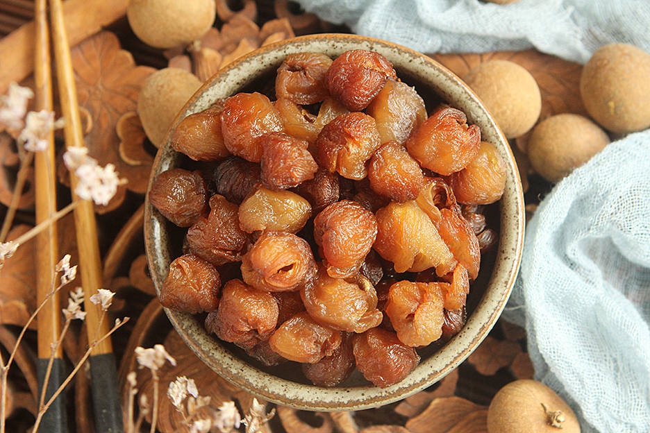 V&agrave;o thu, nhiều người bắt đầu ăn những thực phẩm n&agrave;y với mong muốn ngủ ngon, giảm tiểu đ&ecirc;m, t&oacute;c đen mượt - Ảnh 4.