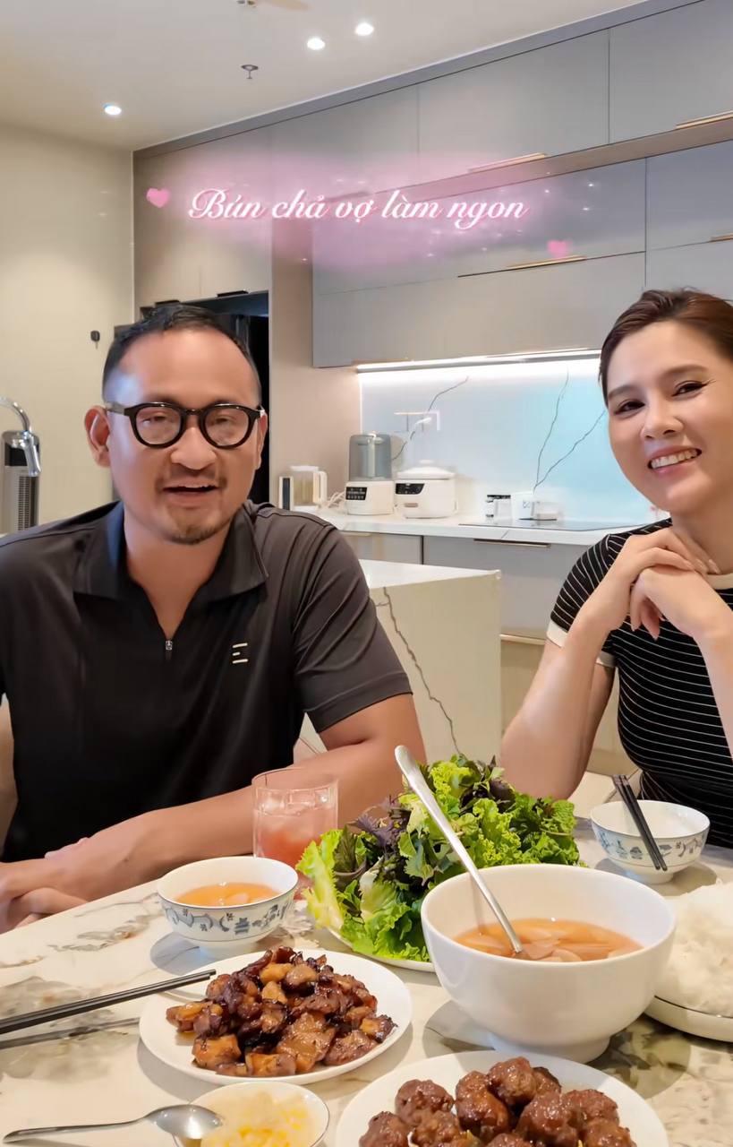 Cơm nh&agrave; MC Thu H&ograve;ai v&agrave; chồng Ph&oacute; chủ tịch: Kh&eacute;o l&eacute;o trong bếp n&uacute;c - Ảnh 1.