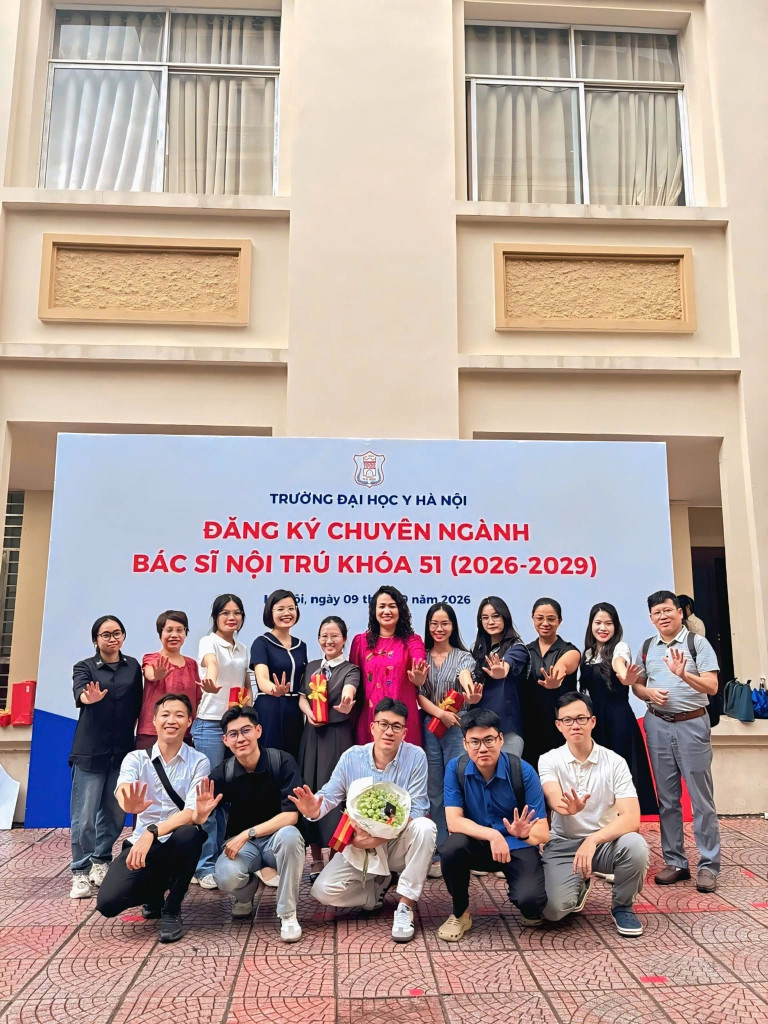 Match Day 2026 vừa kh&eacute;p lại, c&aacute;c bộ m&ocirc;n ĐH Y H&agrave; Nội rần rần khoe d&agrave;n 