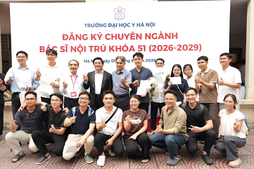 Match Day 2026 vừa kh&eacute;p lại, c&aacute;c bộ m&ocirc;n ĐH Y H&agrave; Nội rần rần khoe d&agrave;n 