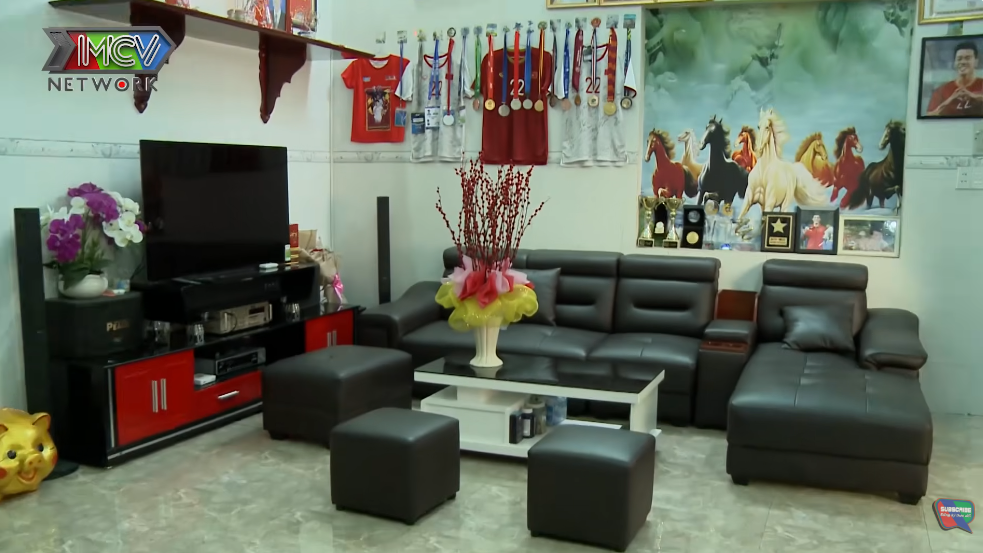 Căn nhà ở quê của Tiến Linh: Không gian lưu giữ kỷ vật và đam mê thể thao - Ảnh 5. Căn nhà ở quê của Tiến Linh: Không gian lưu giữ kỷ vật và đam mê thể thao - Ảnh 5.