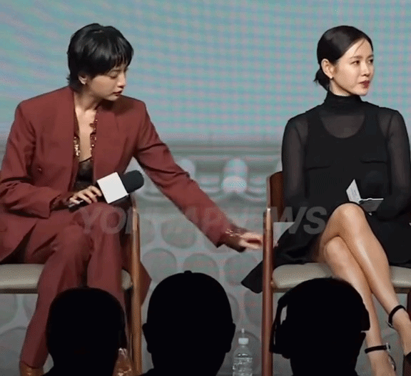 Nana gi&uacute;p Son Ye Jin tr&aacute;nh sự cố trang phục đ&aacute;ng nhớ tại họp b&aacute;o phim Scandal 2026 - Ảnh 9.
