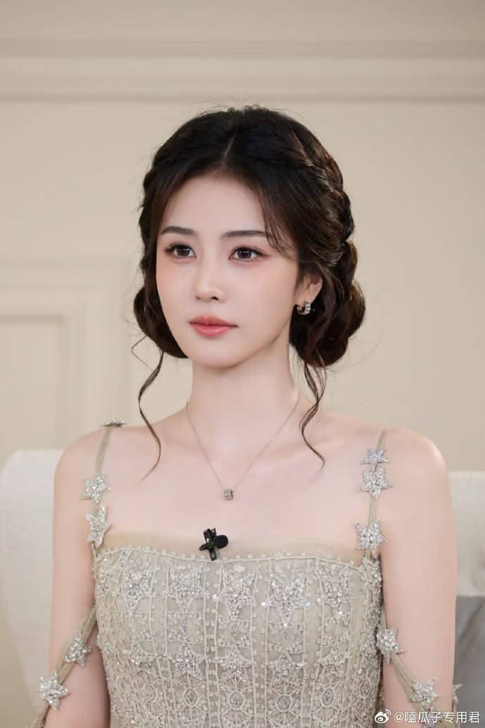 Bạch Lộc phục th&ugrave; thời trang 2026 với những outfit ấn tượng trong phim mới - Ảnh 1.