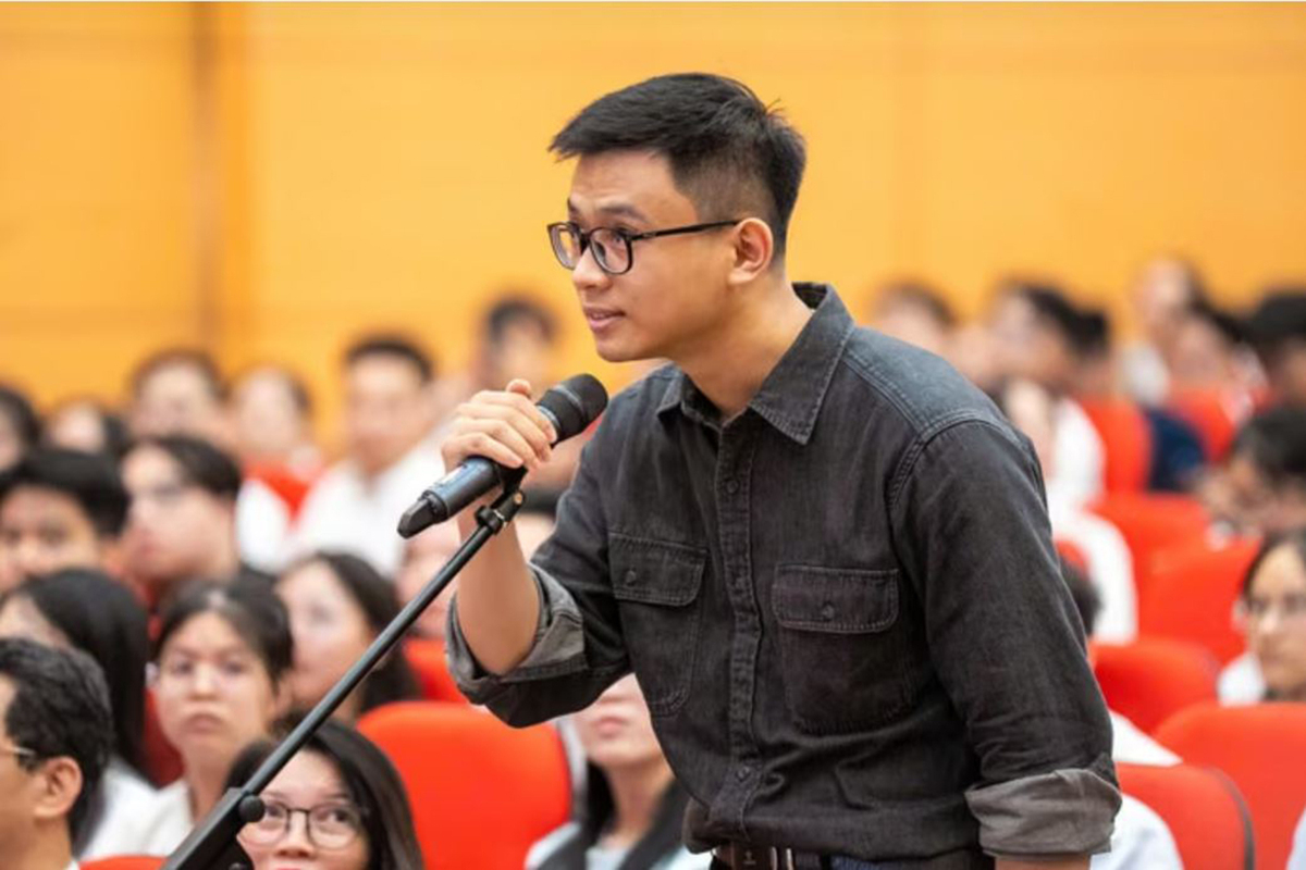 Con trai Ph&oacute; Gi&aacute;m đốc A9 Bạch Mai chọn Hồi sức cấp cứu, nối nghiệp cha - Ảnh 2.