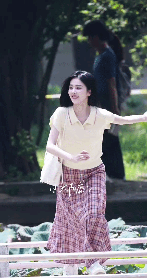 Bạch Lộc phục th&ugrave; thời trang 2026 với những outfit ấn tượng trong phim mới - Ảnh 4.