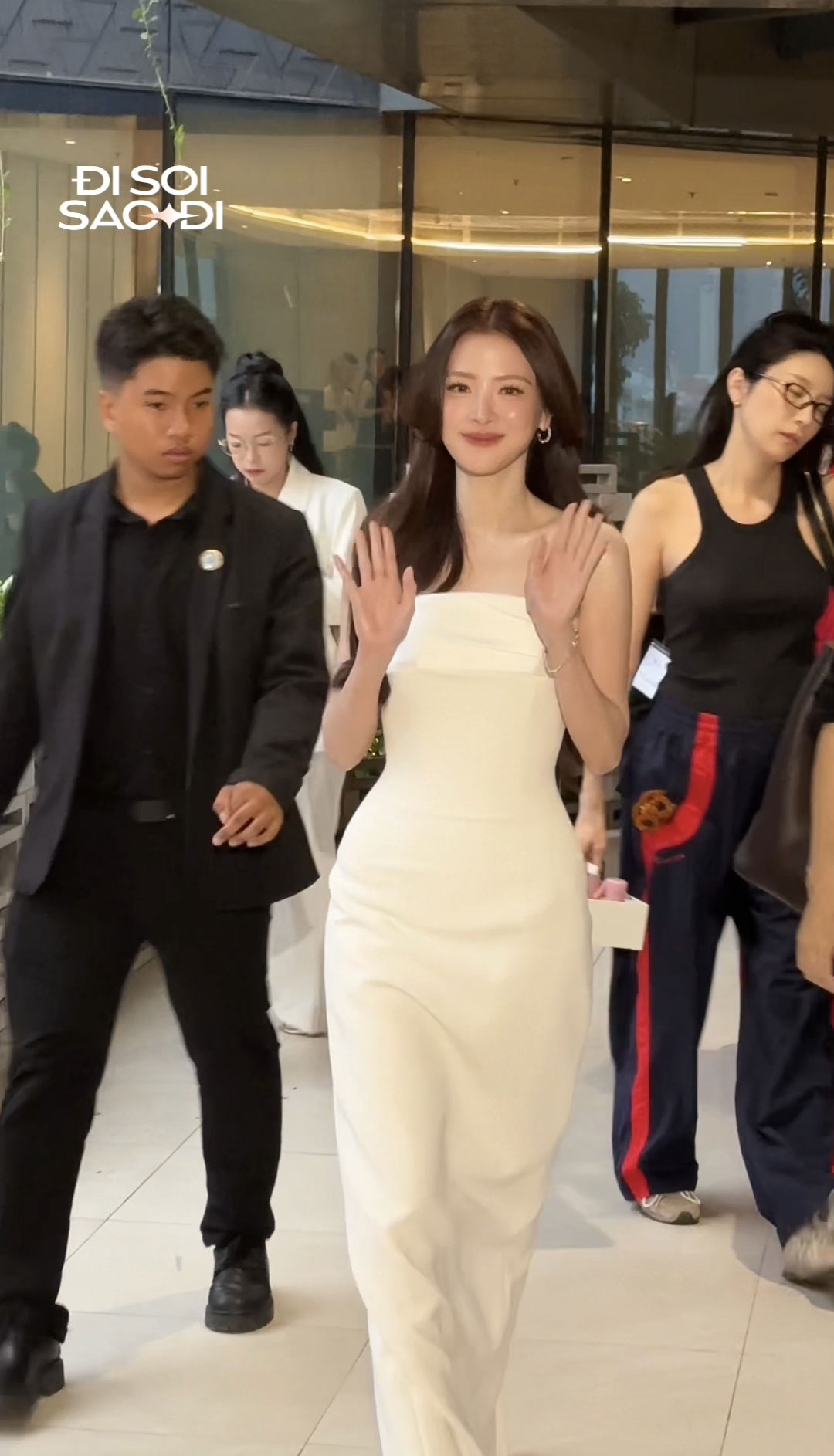 Sốc visual l&agrave; đ&acirc;y: Baifern Pimchanok như nữ thần ở sự kiện TP. HCM, nữ diễn vi&ecirc;n Việt ngỡ ng&agrave;ng kh&ocirc;ng n&oacute;i n&ecirc;n lời!- Ảnh 1.
