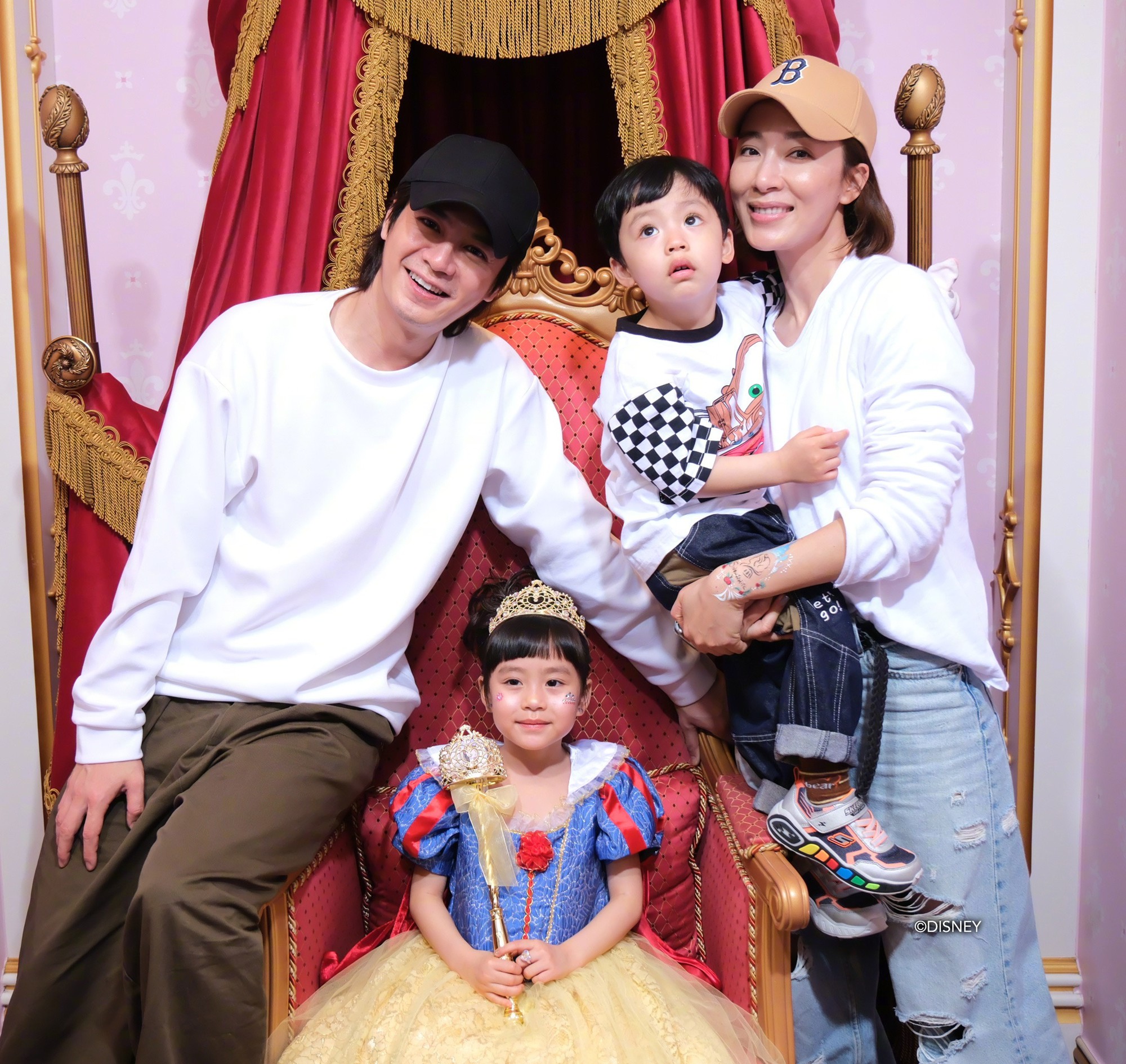 2 con của cặp sao nổi tiếng được khen đẹp như AI- Ảnh 6.