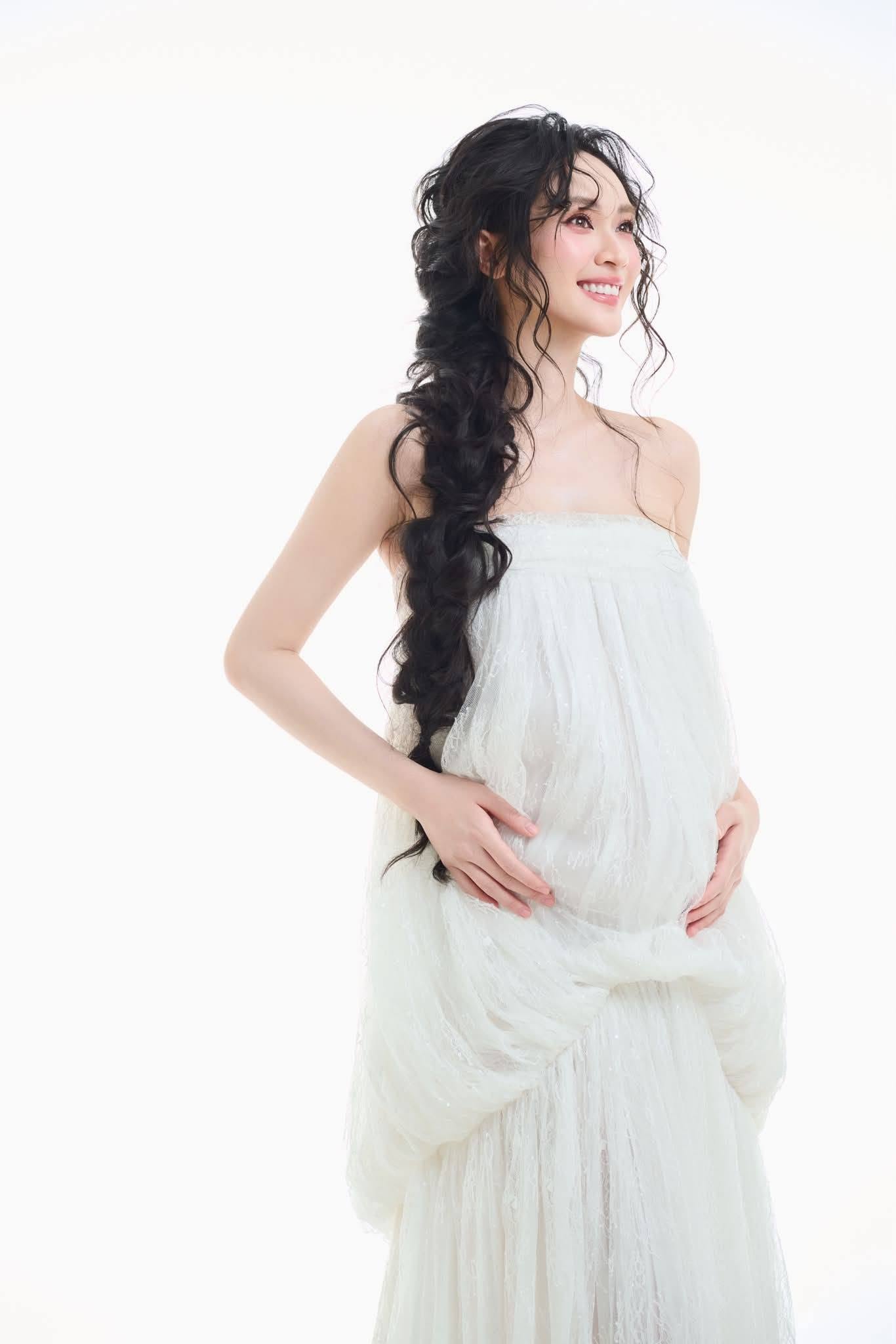 Vũ Th&uacute;y Quỳnh sắm đồ chuẩn bị sinh con, hạnh ph&uacute;c v&igrave; sắp c&oacute; con với thiếu gia Đức Phạm - Ảnh 3.