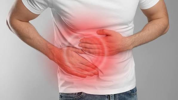 Người đ&agrave;n &ocirc;ng 26 tuổi c&oacute; hơn 200 vi&ecirc;n sỏi mật v&igrave; thường xuy&ecirc;n ăn thứ 