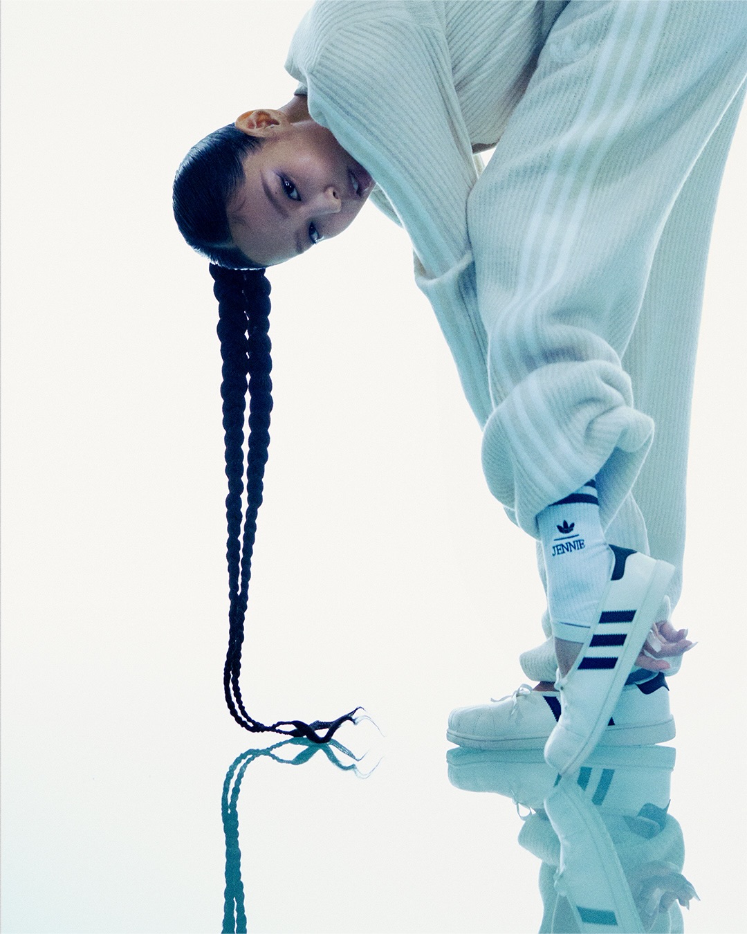 Jennie ( BLACKPINK ) v&agrave; bộ sưu tập adidas: Vấn đề g&acirc;y tranh c&atilde;i về h&igrave;nh ảnh quảng c&aacute;o - Ảnh 1.