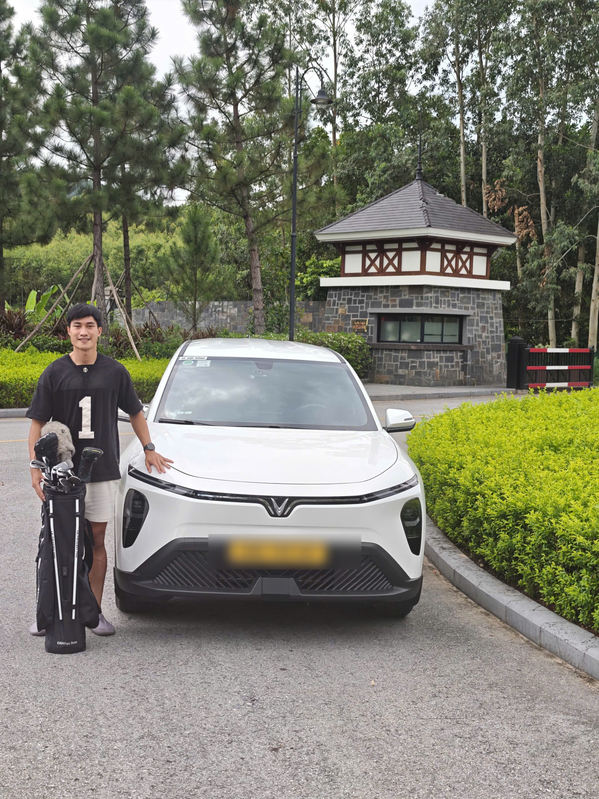 Cựu thủ môn Nguyễn Bá Minh Hiếu lái taxi kiếm 10 triệu / tháng , cuộc sống mới đầy bất ngờ - Ảnh 3. Cựu thủ môn Nguyễn Bá Minh Hiếu lái taxi kiếm 10 triệu / tháng , cuộc sống mới đầy bất ngờ - Ảnh 3.