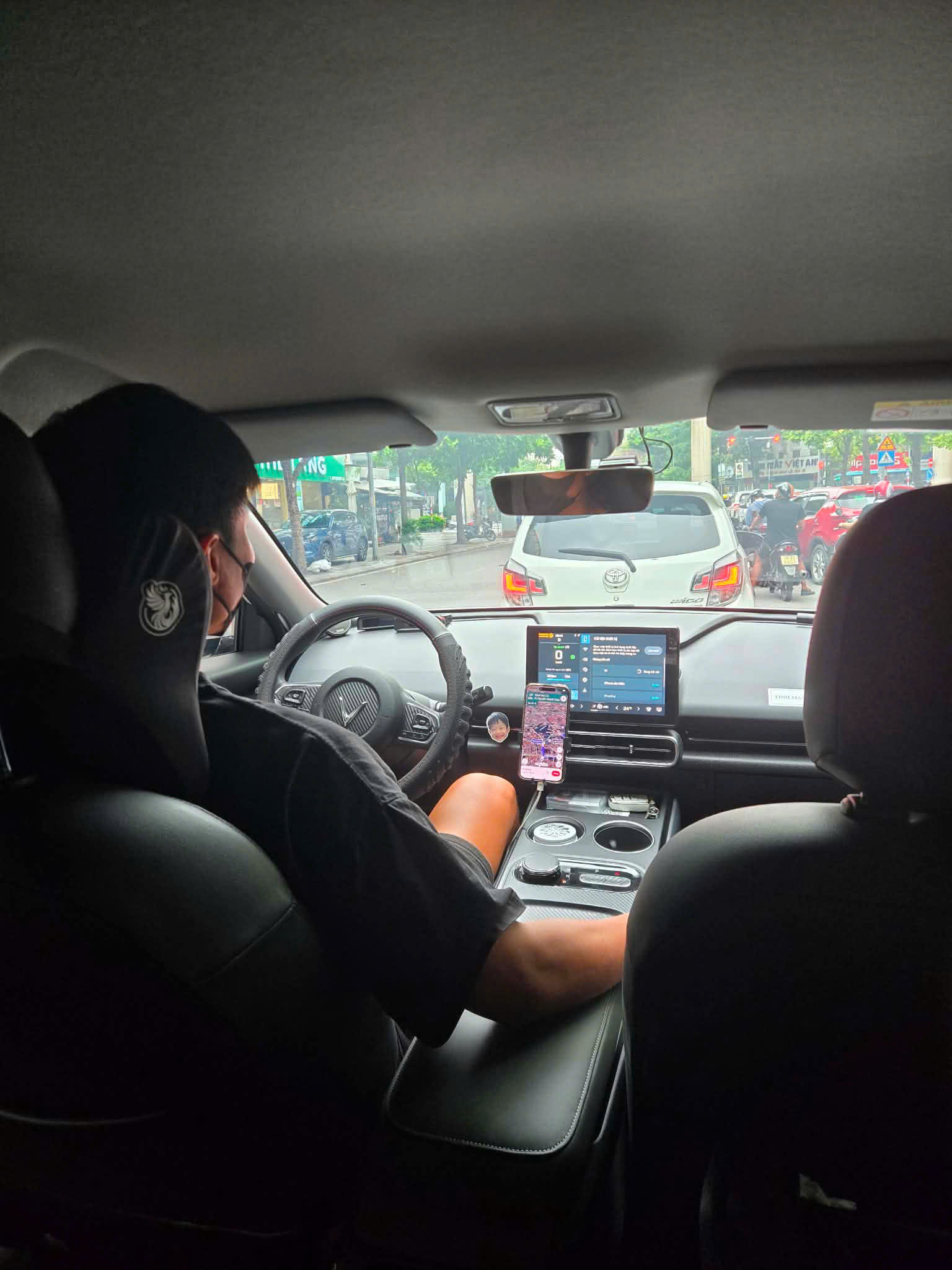 Cựu thủ môn Nguyễn Bá Minh Hiếu lái taxi kiếm 10 triệu / tháng , cuộc sống mới đầy bất ngờ - Ảnh 4. Cựu thủ môn Nguyễn Bá Minh Hiếu lái taxi kiếm 10 triệu / tháng , cuộc sống mới đầy bất ngờ - Ảnh 4.