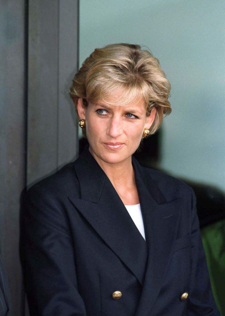 C&ocirc;ng nương Diana từng khiến Nữ ho&agrave;ng Elizabeth nổi giận v&igrave; tiết lộ chuyện ri&ecirc;ng - Ảnh 2.