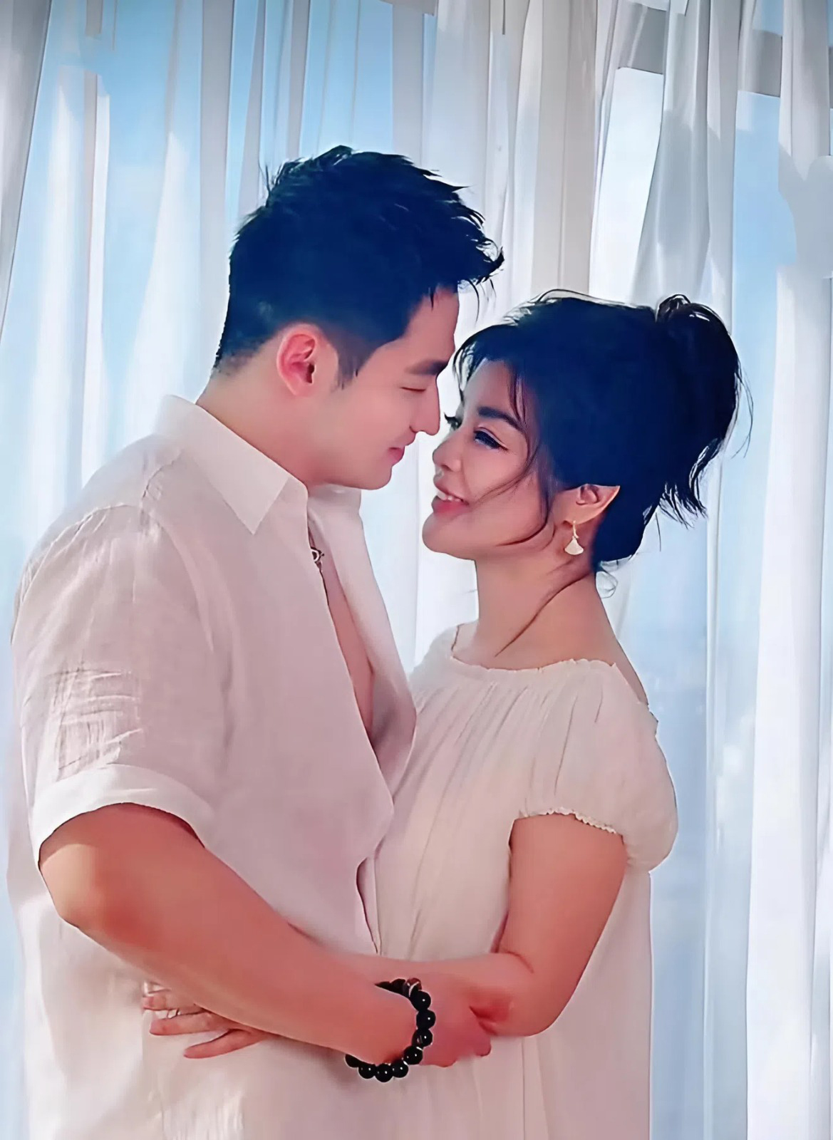 Nữ đại gia U60 kết h&ocirc;n lần 6 với bạn trai đ&aacute;ng tuổi con, trao s&iacute;nh lễ tới gần 200 tỷ, ph&aacute;n 1 c&acirc;u về bạn trai k&eacute;m 30 tuổi- Ảnh 1.