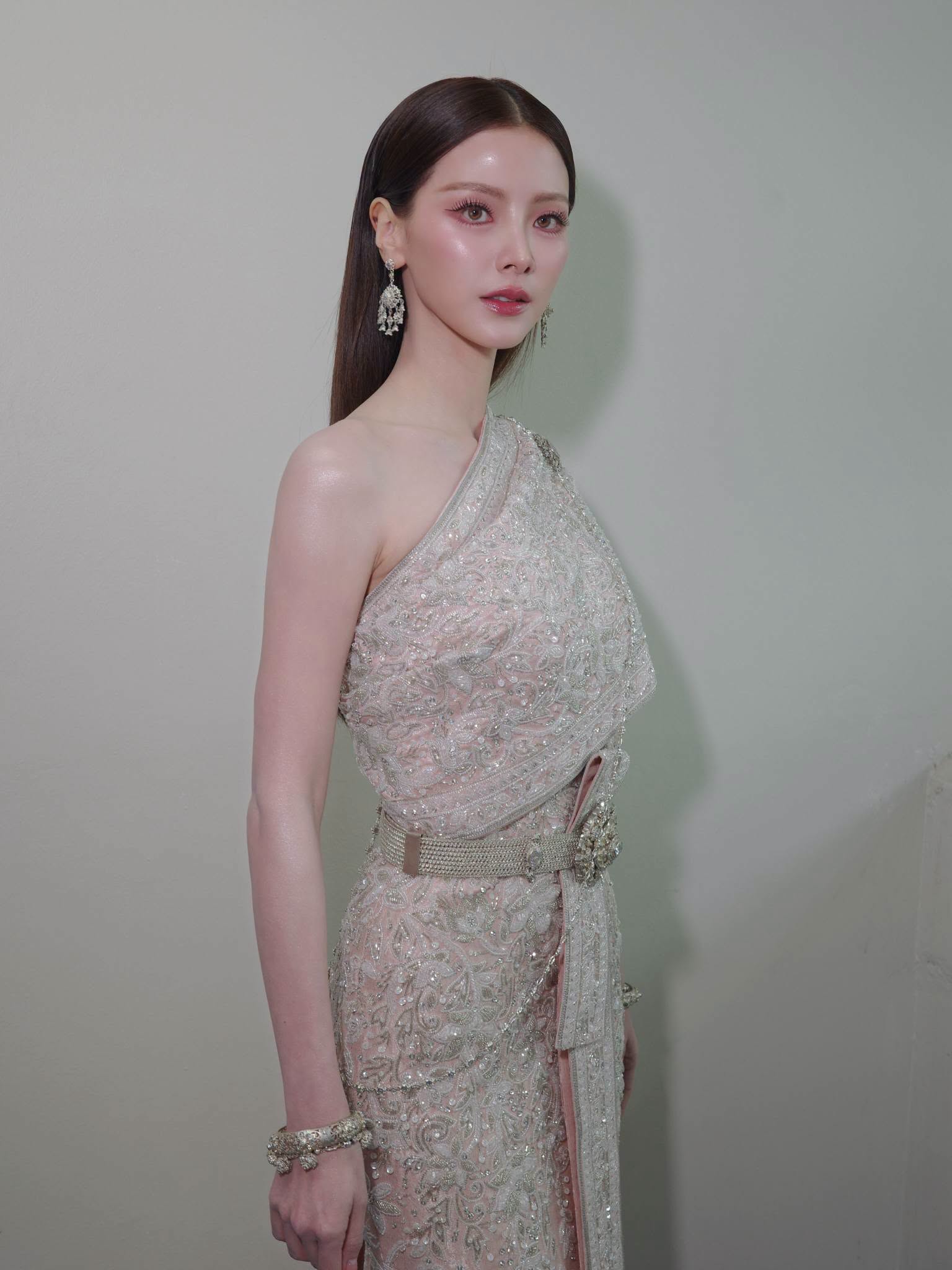 Baifern Pimchanok: Ngọc nữ Th&aacute;i Lan xinh đẹp v&agrave; gu thời trang nổi bật 2026 - Ảnh 3.
